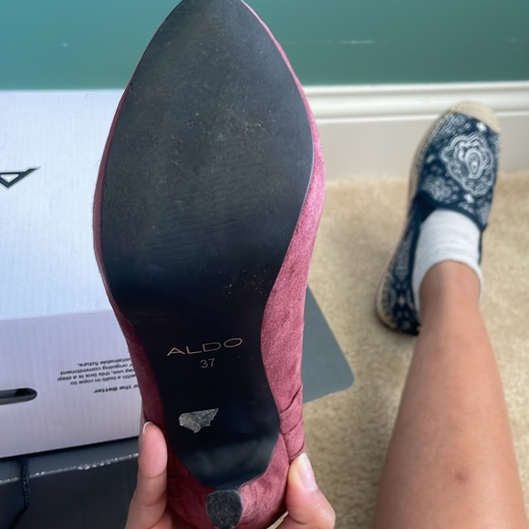 Plum heels - Picture 3 of 4